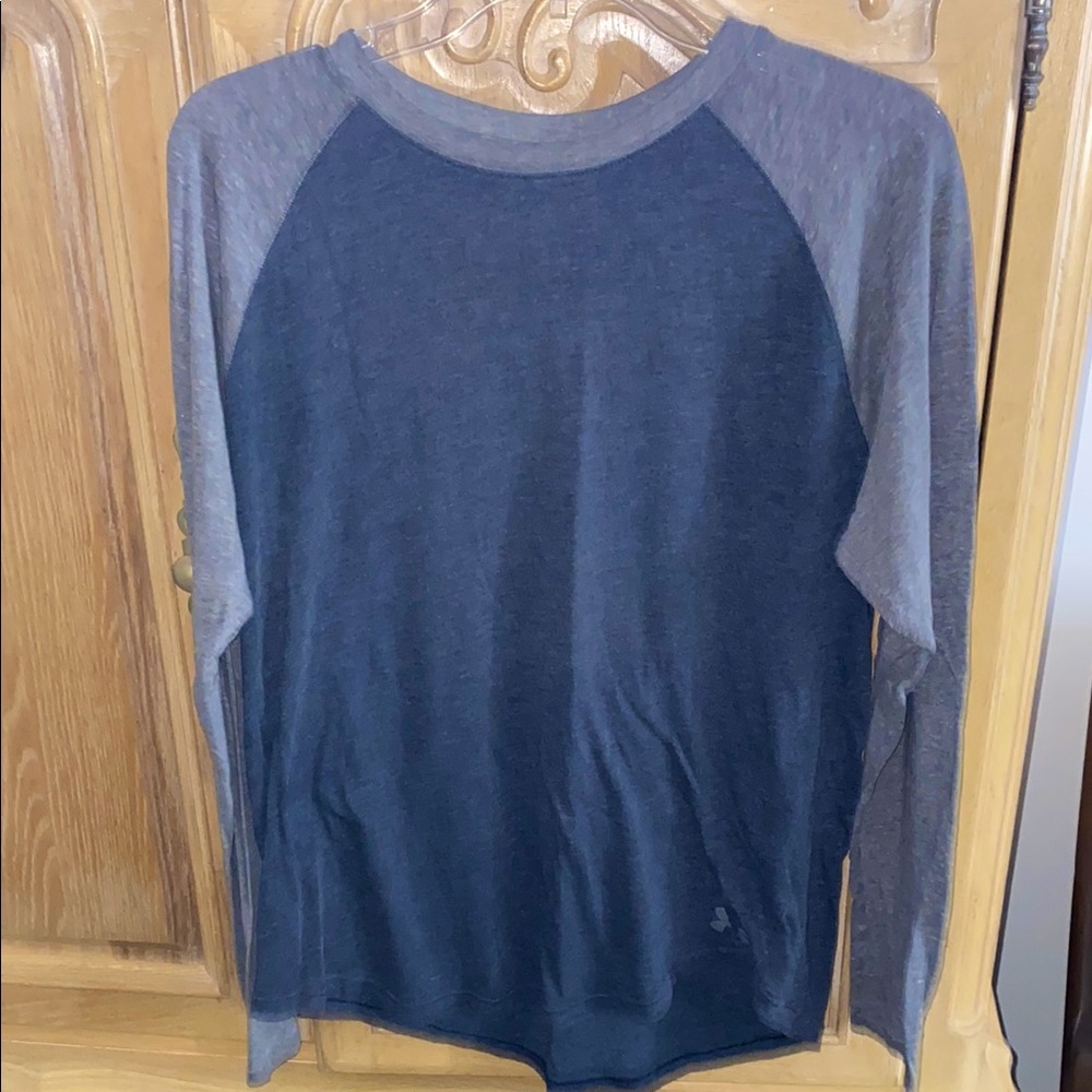 Men's Gray Under Armour Shirt